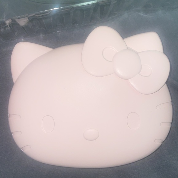 Hello Kitty® Kawaii Battery Compact Mirror with Special Finish - Picture 7 of 12